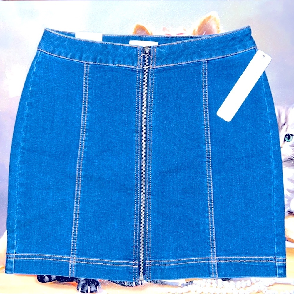 $8 sale Tinseltown Zip Front Denim sizes in stock 7/28w, 11/30w, 13/31w - Picture 3 of 6